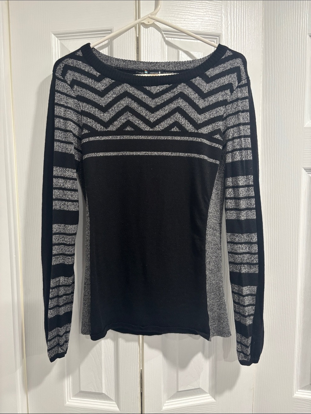 Smartwool Women’s Black and Gray Chevron Crewneck Sweater